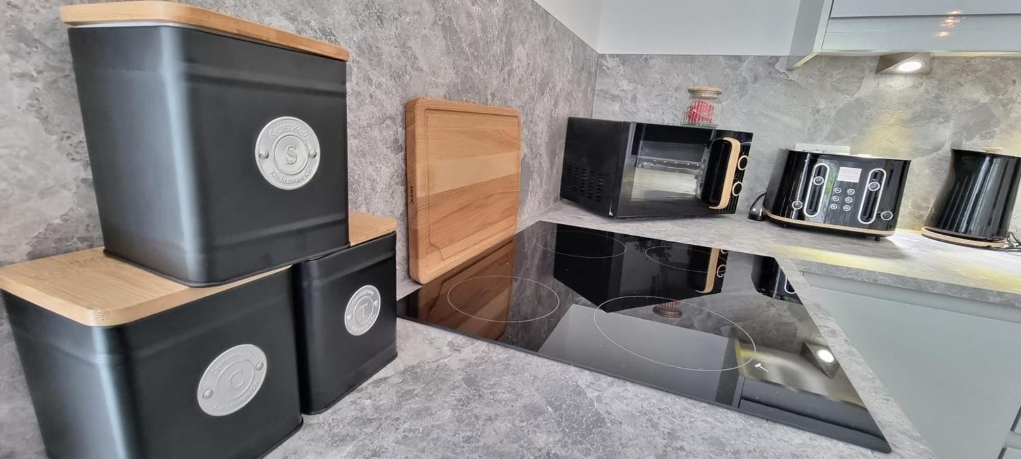 Flat Opposite College With Free Parking And 5 Mins Walk To Train Station Wakefield