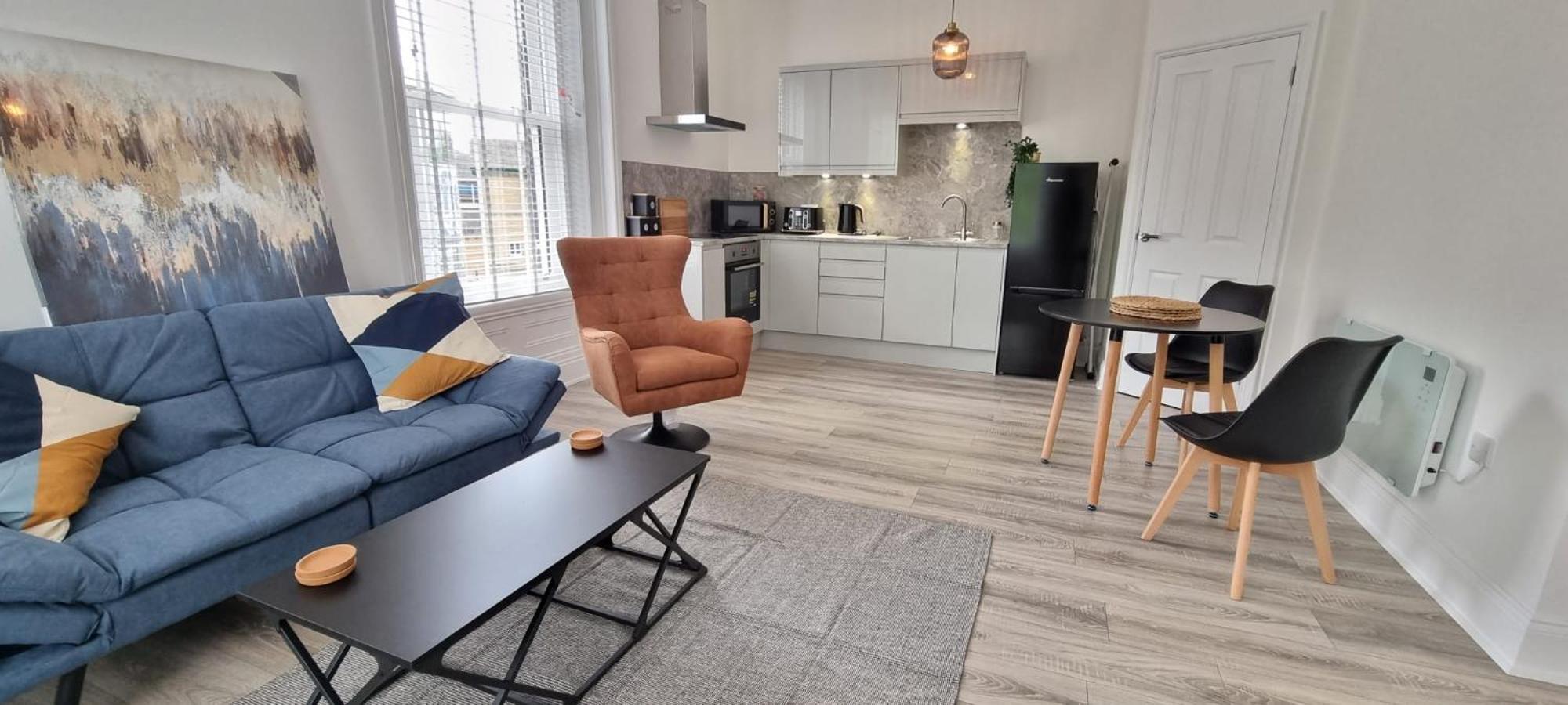 Flat Opposite College With Free Parking And 5 Mins Walk To Train Station Apartment Wakefield